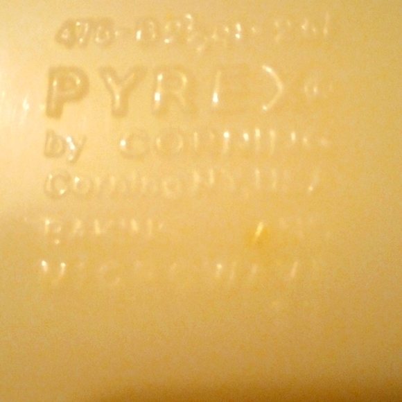 Vintage Pyrex 475-B Butterfly Gold Casserole Dish No Lid 2.5L - Great Condition! - Picture 5 of 6